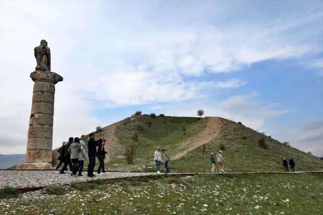Depremin ardından Adıyaman'a gelen ilk turist kafilesi kentin tarihi mekanlarını gezdi