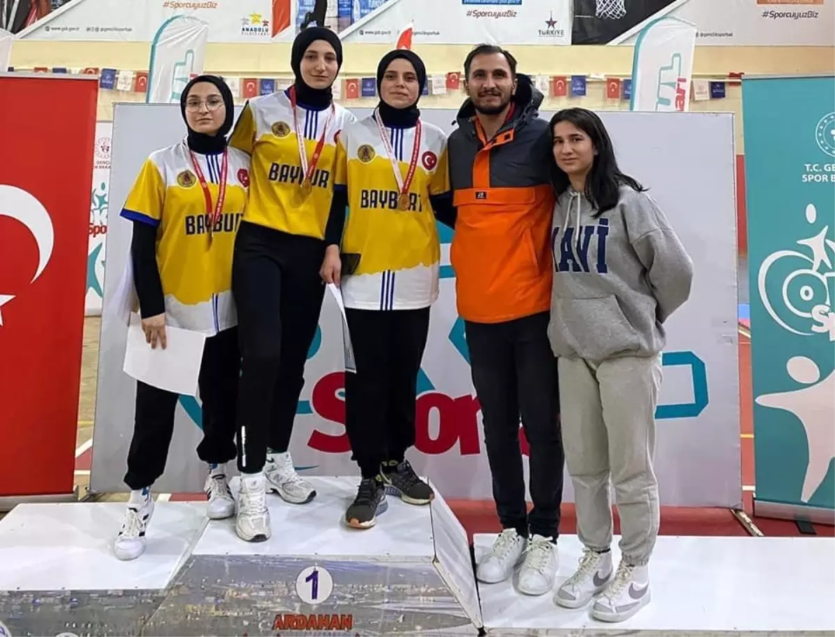 Genç kızlar bilek güreşinde Türkiye finallerinde