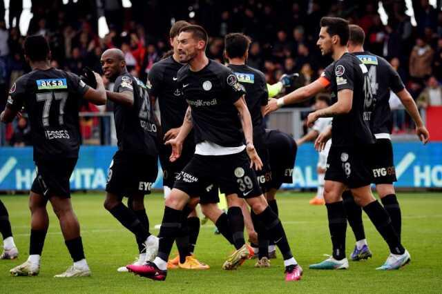 İstanbul'da son dakikalar nefes kesti! Konya, 90+7'de puanı kurtardı