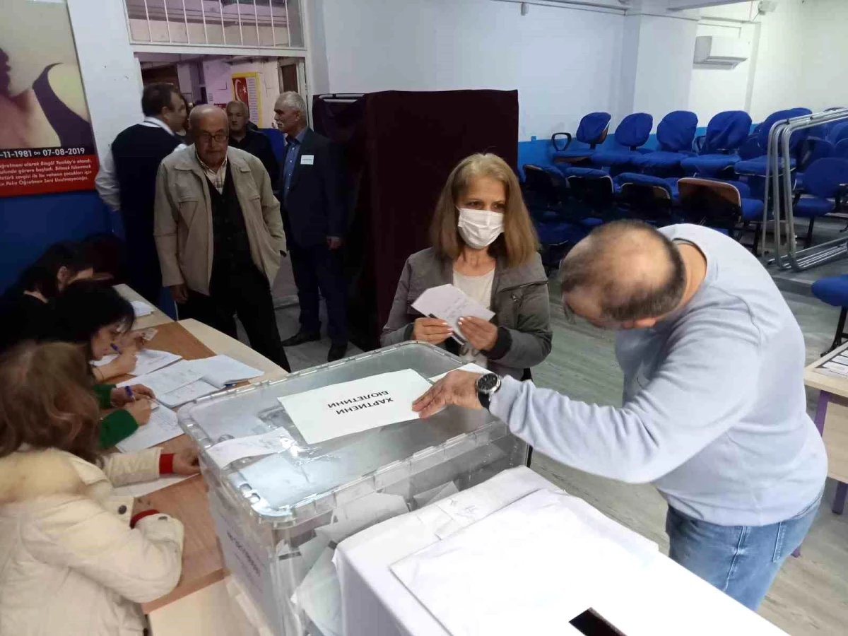 İzmir\'de çifte vatandaşlar Bulgaristan seçimleri için sandık başında