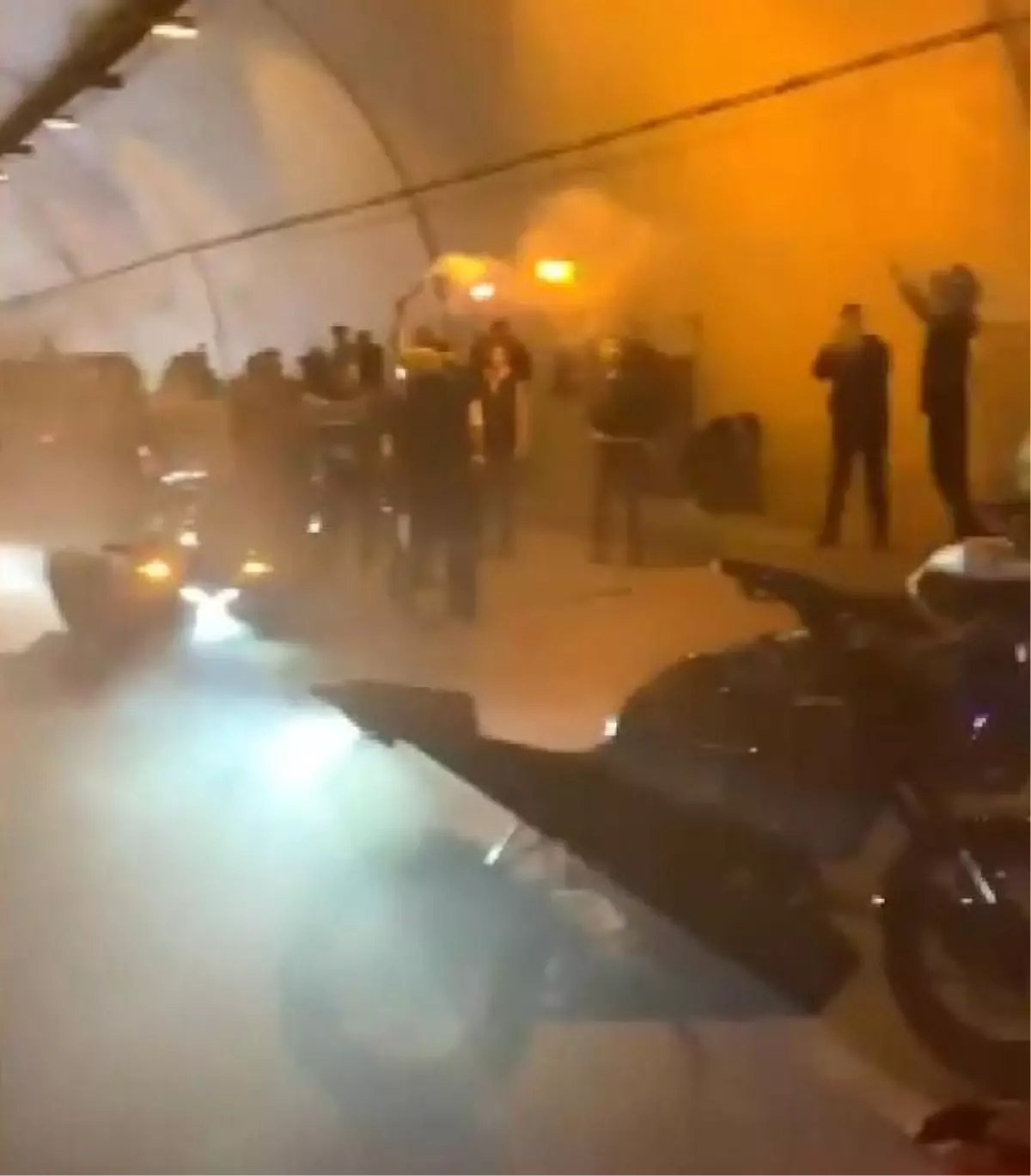 KAĞITHANE\'DE ASKER UĞURLAMASINDA TÜNELİ TRAFİĞE KAPATILAR