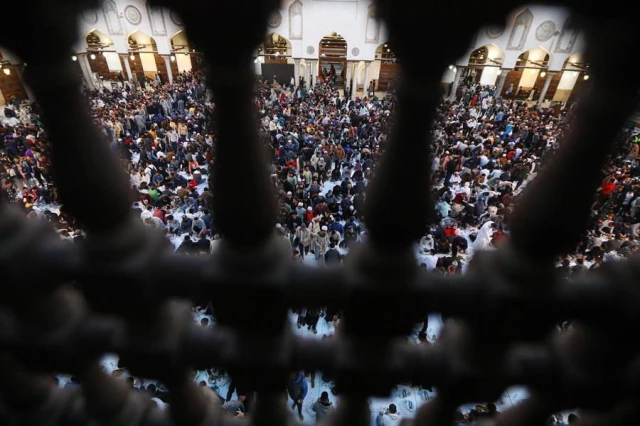 Kahire'deki El-Ezher Camisi'nde İftar