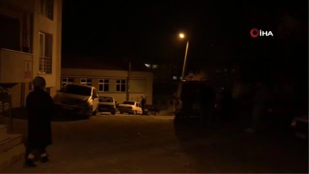 Kastamonu\'da depremde panik yaşayan vatandaşlar geceyi sokakta geçiriyor