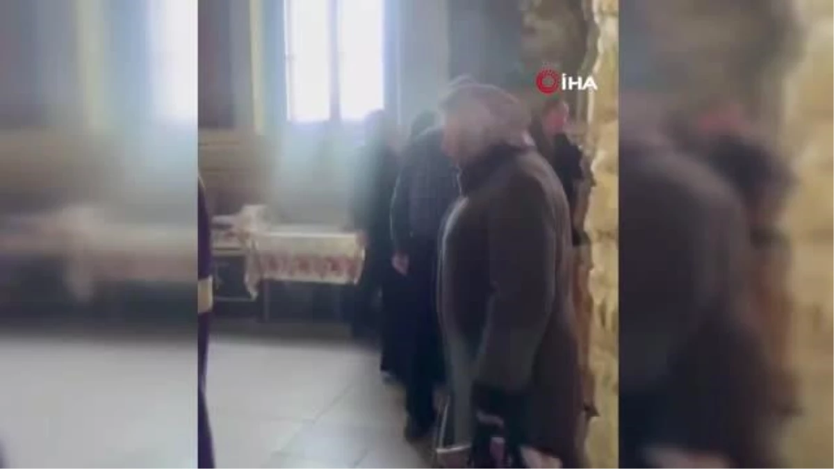 Kilisede ayin sırasında rahip ile Ukraynalı asker arasında kavga