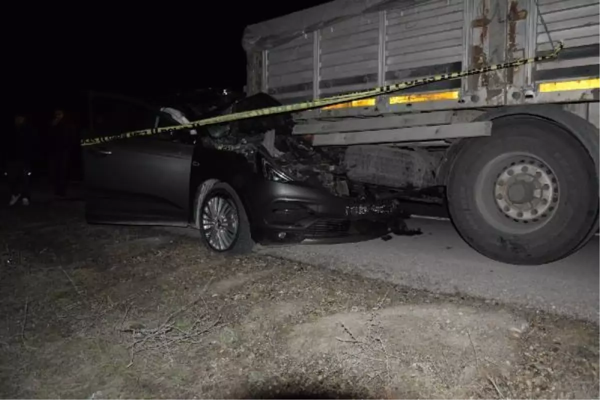 Konya'da otomobil, TIR'a çarptı: 2 yaralı