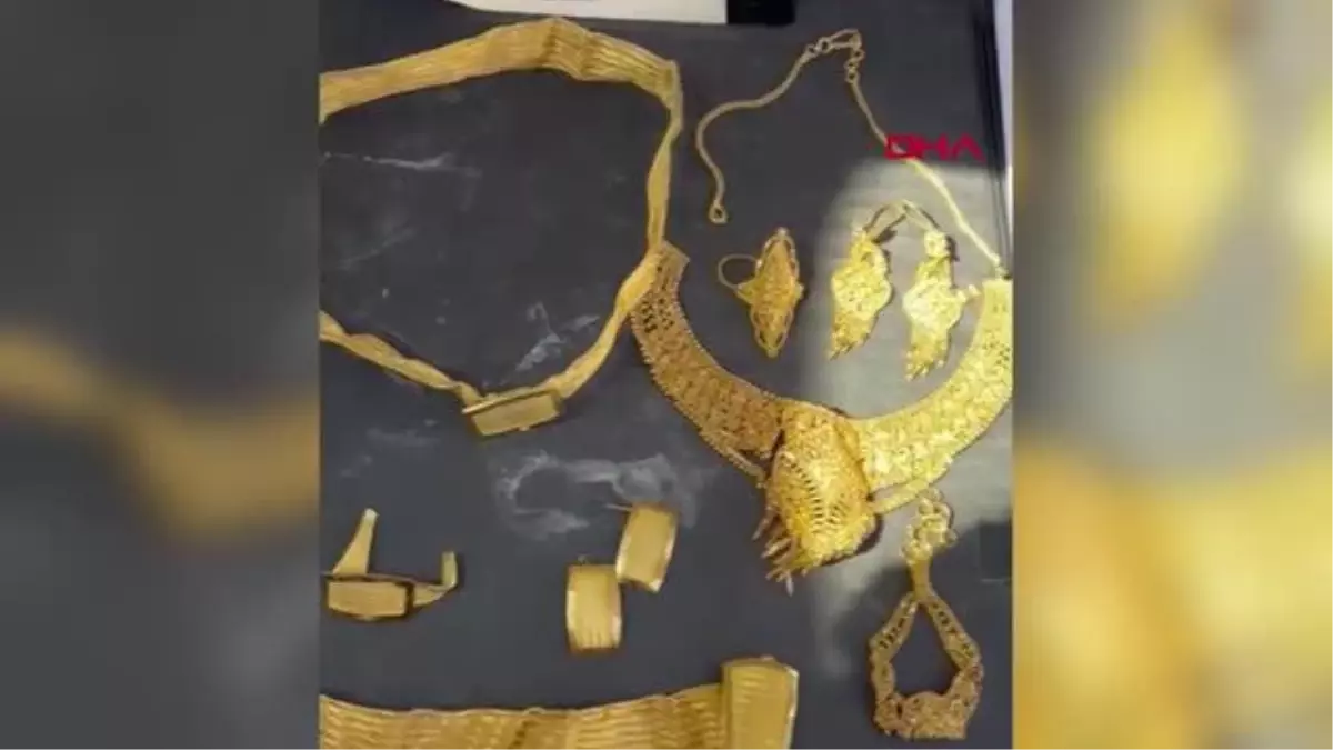 POLİS EKİPLERİ ENKAZDA BULUNAN 500 BİN TL\'LİK ALTINI SAHİBİNE TESLİM ETTİ