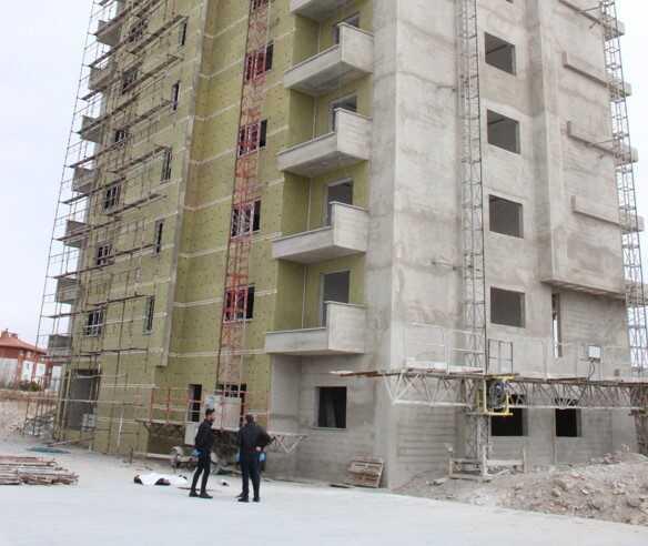 Sahurda evinden ayrılan genç, 11 katlı bina inşaatında ölü bulundu Sahurda evinden ayrılan genç, 11 katlı bina inşaatında ölü bulundu