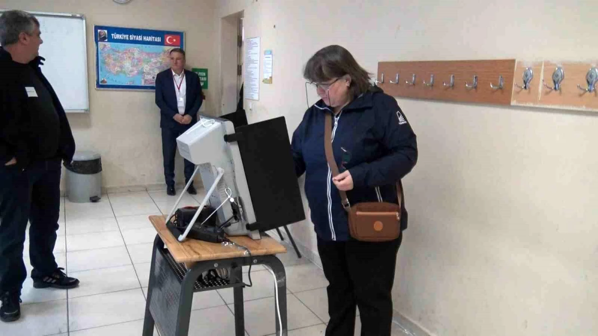 Silivri\'de yaşayan çifte vatandaşlar oylarını kullanıyor