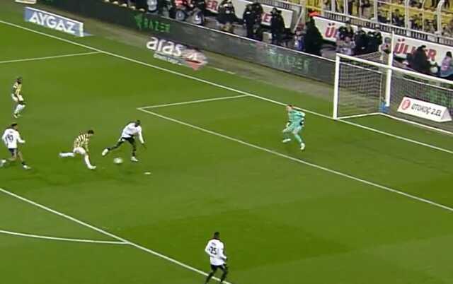 Valencia kendinden geçti! Arda Güler'in derbide kaçırdığı pozisyon saç baş yoldurdu