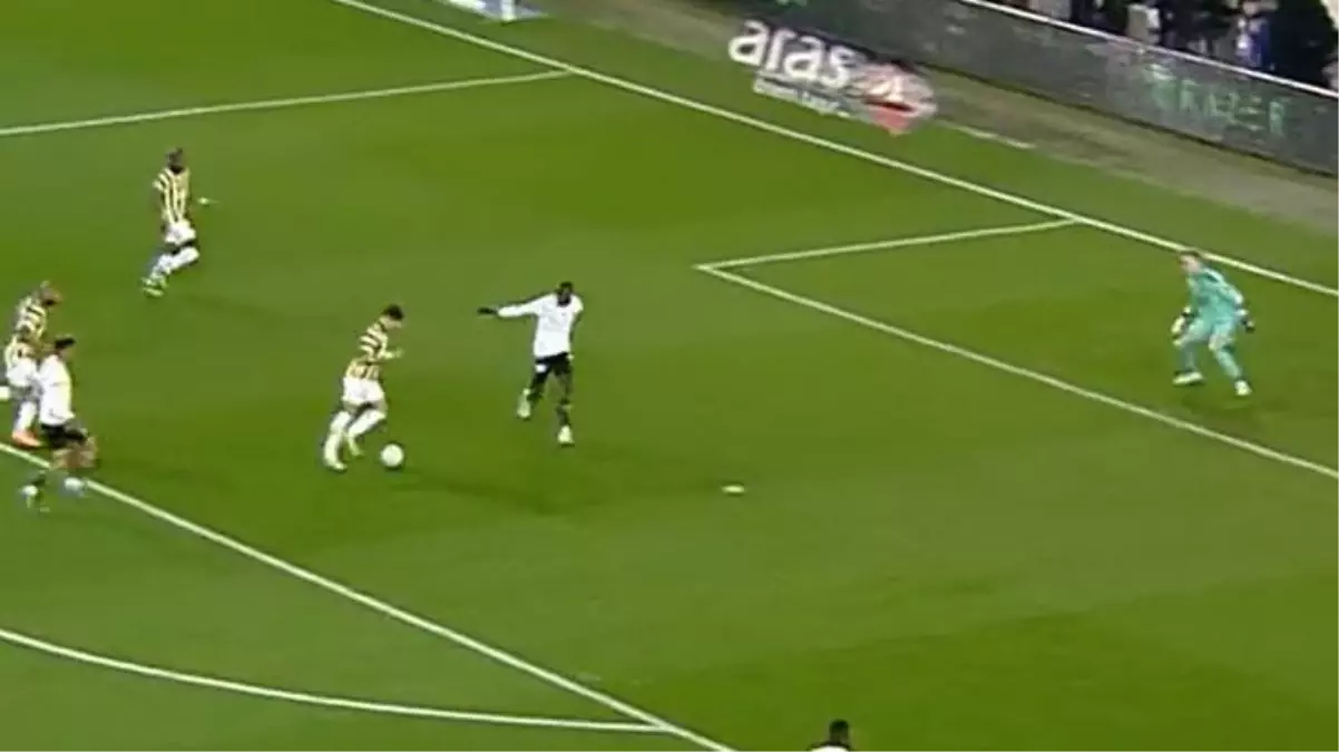 Valencia kendinden geçti! Arda Güler net pozisyonu kaçırdı