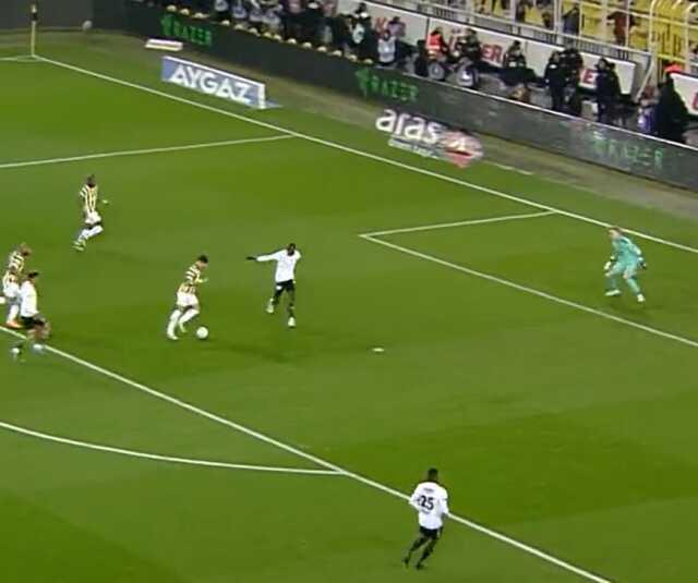 Valencia kendinden geçti! Arda Güler'in derbide kaçırdığı pozisyon saç baş yoldurdu