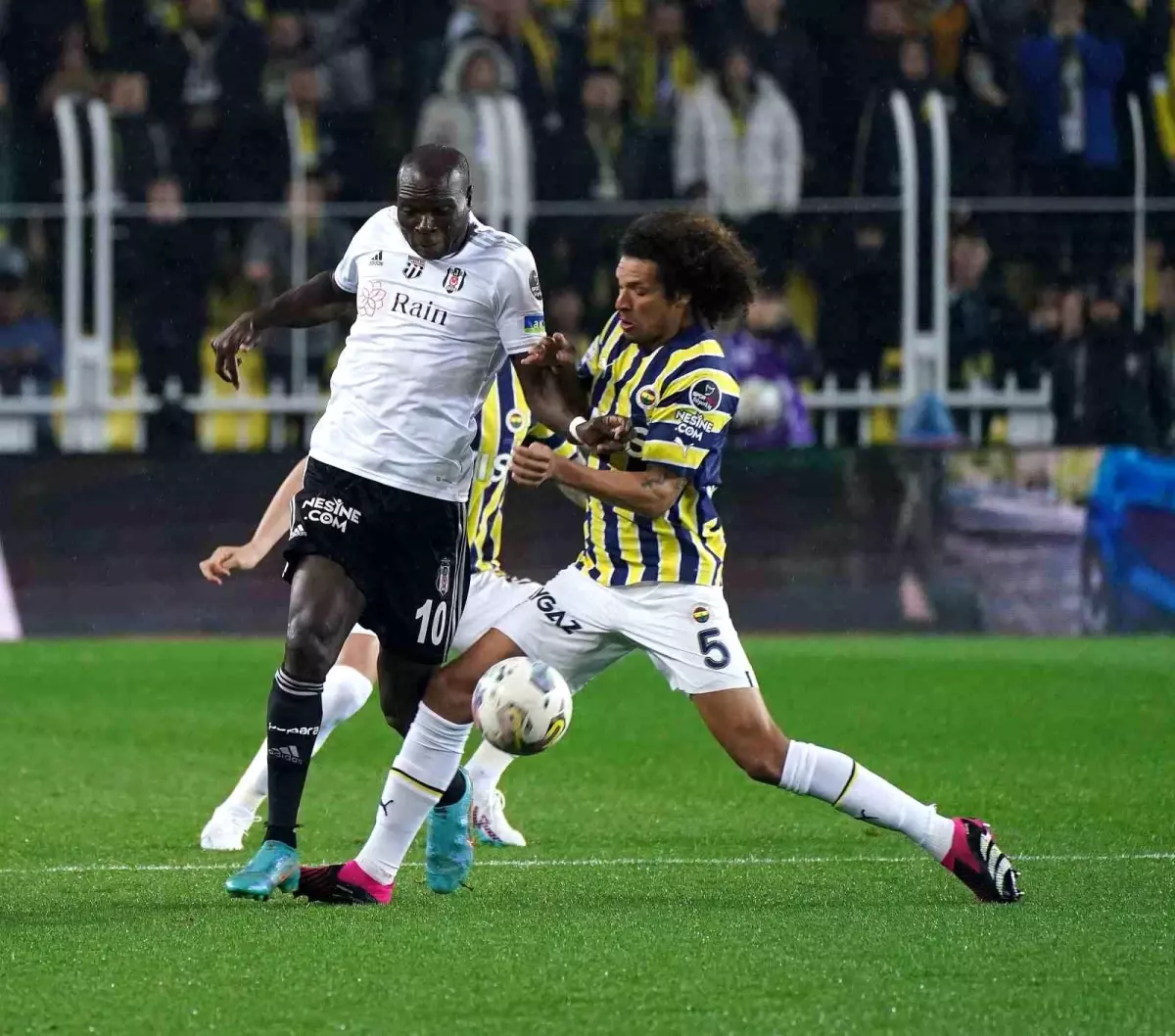 Aboubakar atıyor, Beşiktaş kazanıyor