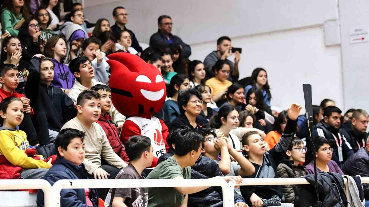 Aliağa Petkimspor, taraftarı önünde kazanmaya devam ediyor