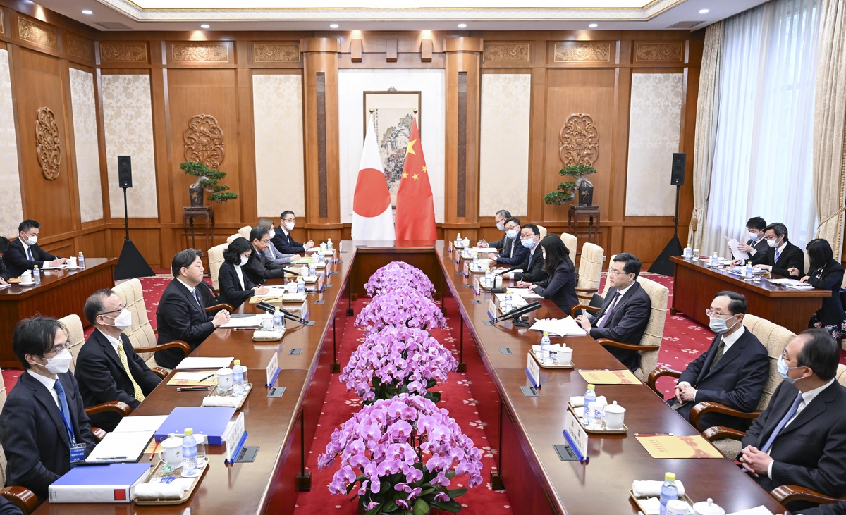 Çin Dışişleri Bakanı: Çin-Japonya İlişkisinden Çıkarılan En Büyük Ders Barış İçinde Yaşamanın Tek Seçenek Olduğudur