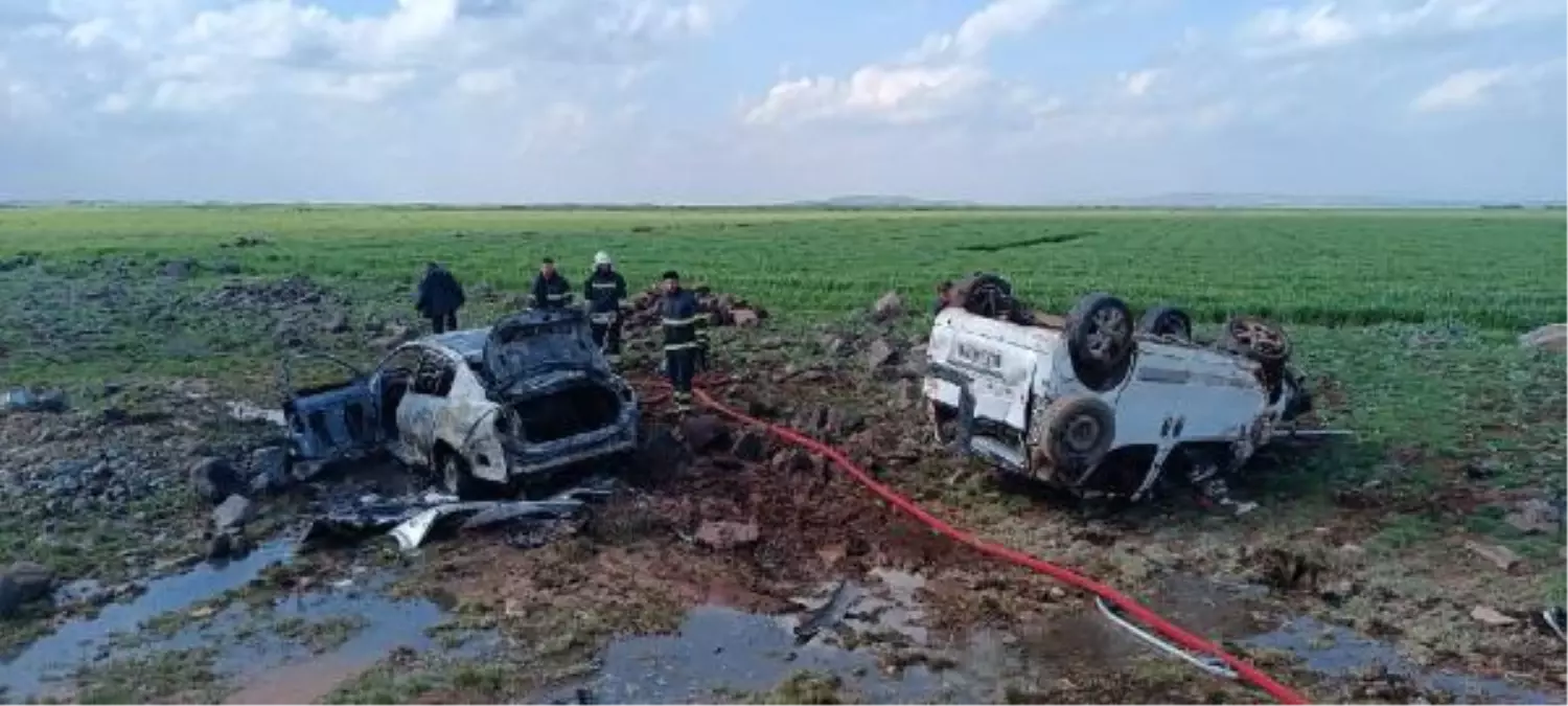 DİYARBAKIR\'DA SÜRÜCÜLERİ YARIŞAN HAFİF TİCARİ ARAÇ İLE OTOMOBİL ÇARPIŞTI 5 YARALI