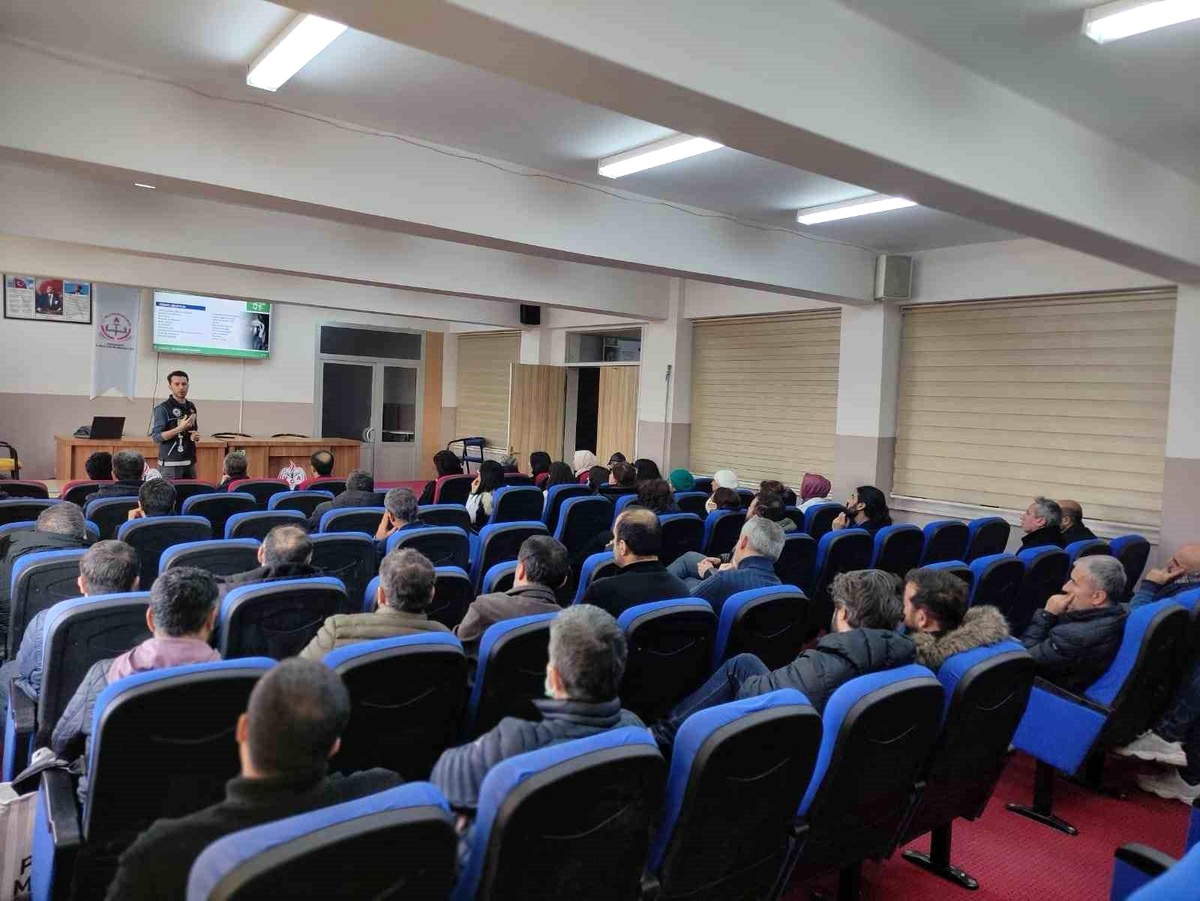 Diyarbakır\'da uyuşturucuya karşı anne ve anne adaylarına eğitim verildi