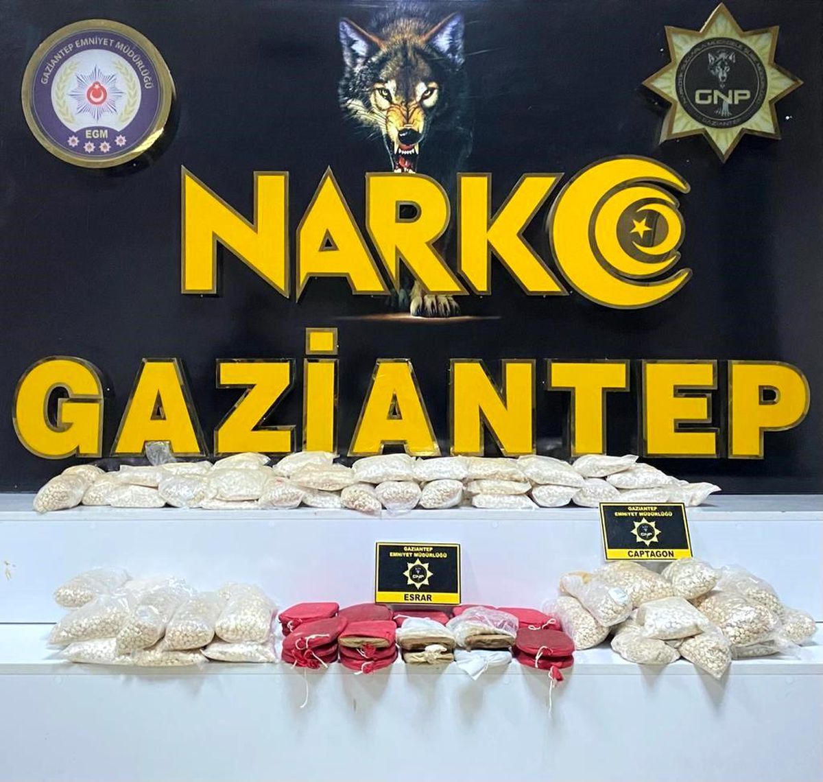 Gaziantep\'te 4 kilo esrar ile 201 bin adet uyuşturucu hap ele geçirildi