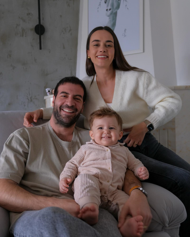 Hande Soral ve İsmail Demirci çifti ilk kez bebeklerinin yüzünü gösterdi