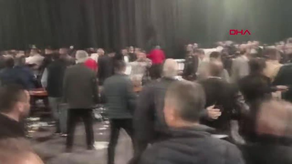 İYİ Parti\'nin Ankara Temayül Yoklaması\'nda kavga çıktı