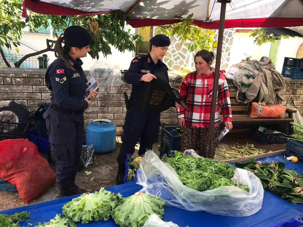 Kadın jandarmalar "Kadına şiddete hayır" dedi