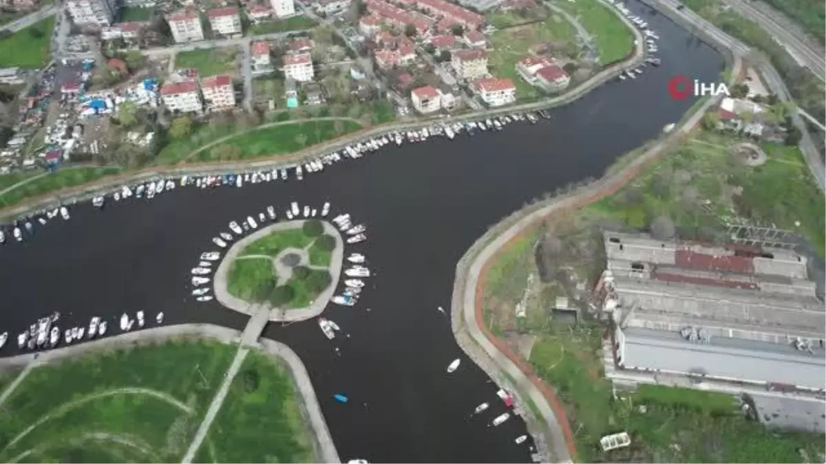 Küçükçekmece Menekşe Deresi kahverengine büründü