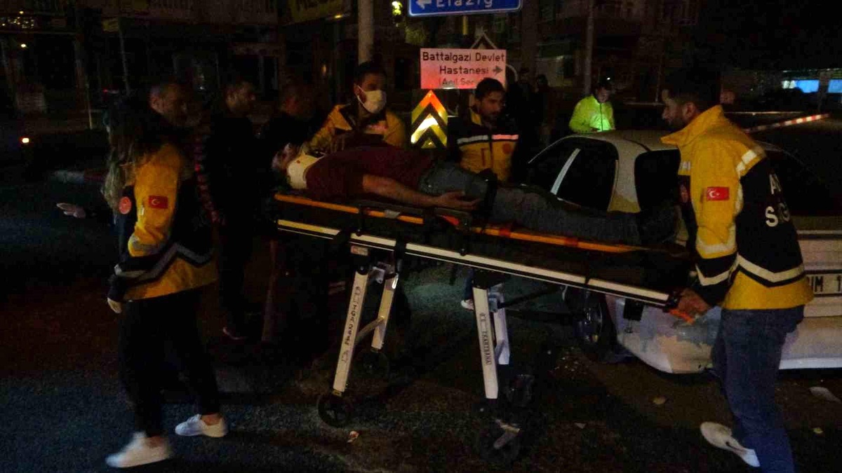 Malatya\'da iki otomobil çarpıştı: 2 yaralı