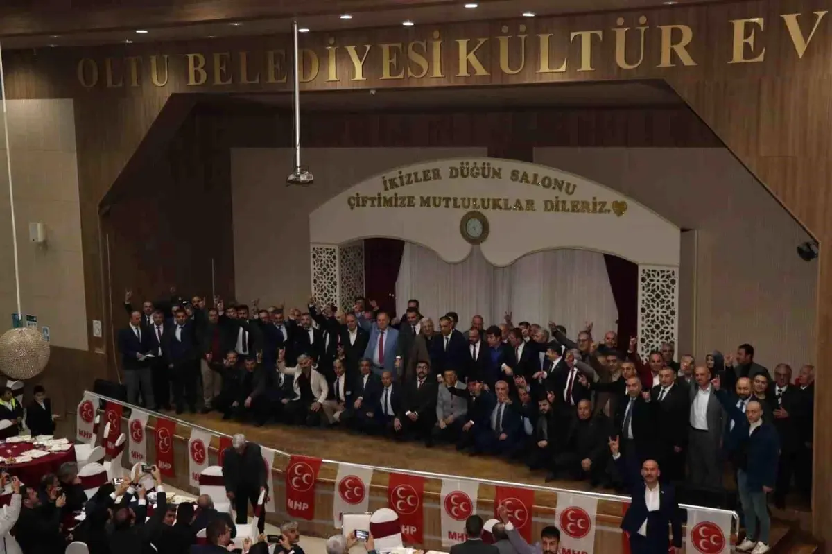 MHP Oltu Teşkilatı \'Cumhur İftar Yemeği\' verdi