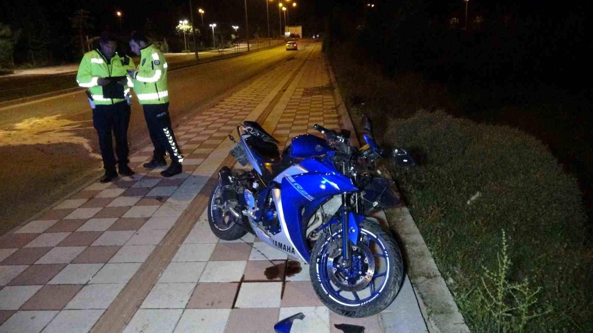 Motosikletteki kaskı başına takmadı, kazada ağır yaralandı