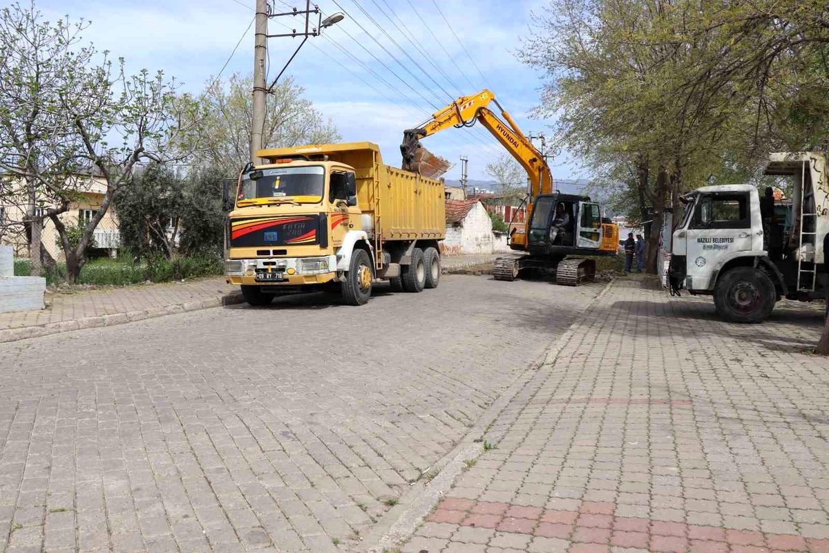 Nazilli\'de yol sorununa neşteri Başkan Özcan vurdu