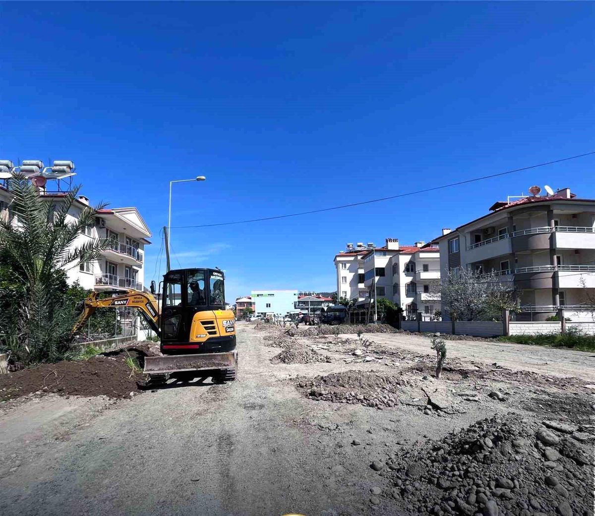 Ortaca\'da taş parkesiz yol kalmayacak