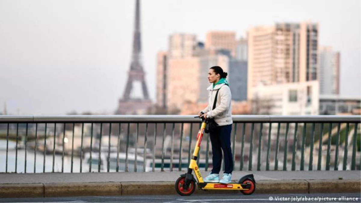 Paris\'te elektrikli scooter\'lar yasaklanıyor