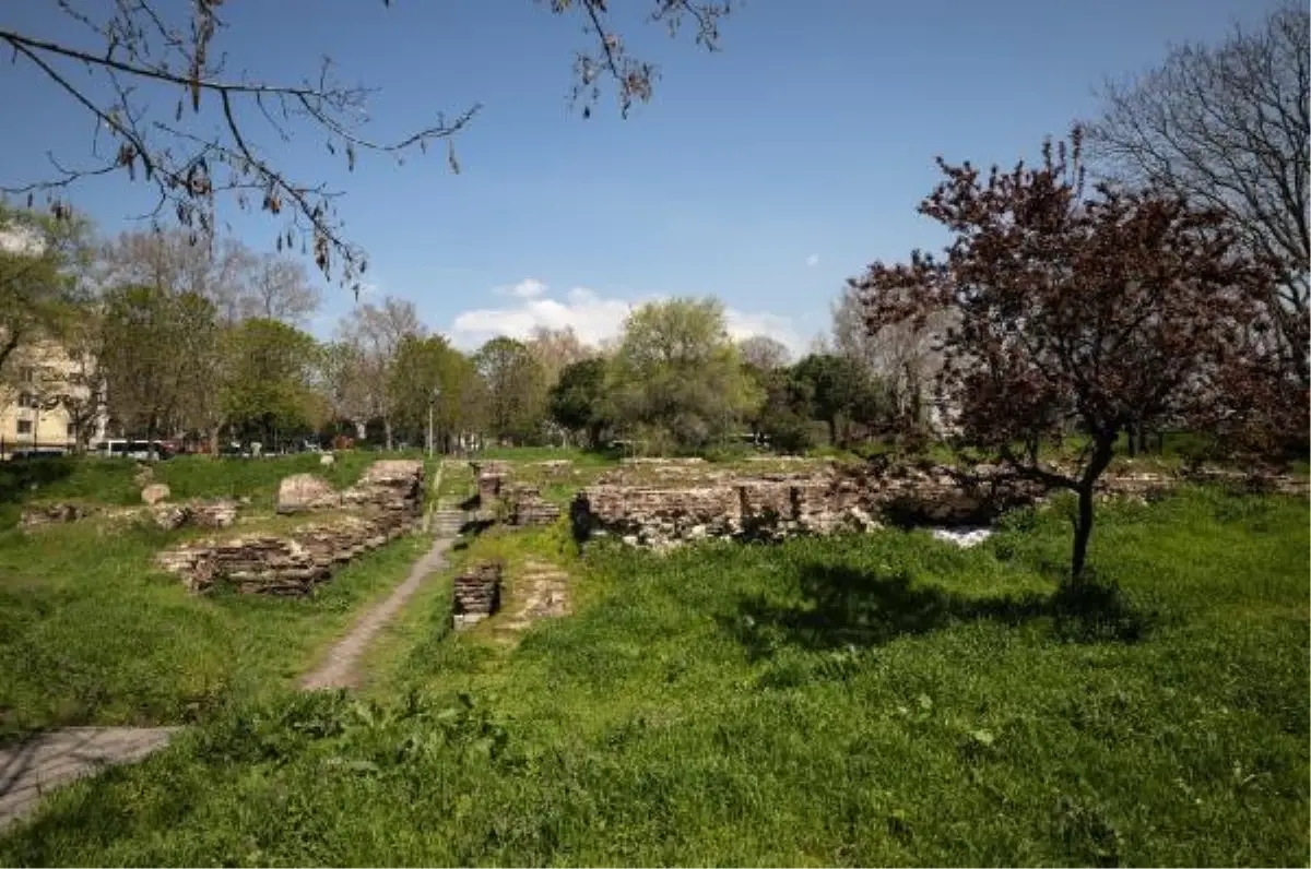 SARAÇHANE ARKEOLOJİ PARKI\'NDA ROMA DÖNEMİNE AİT HEYKEL BULUNDU