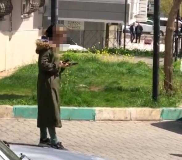 Sokak ortasında kan donduran olay! Kadın, öldürdüğü adamın başında bekledi Sokak ortasında kan donduran olay! Kadın, öldürdüğü adamın başında bekledi