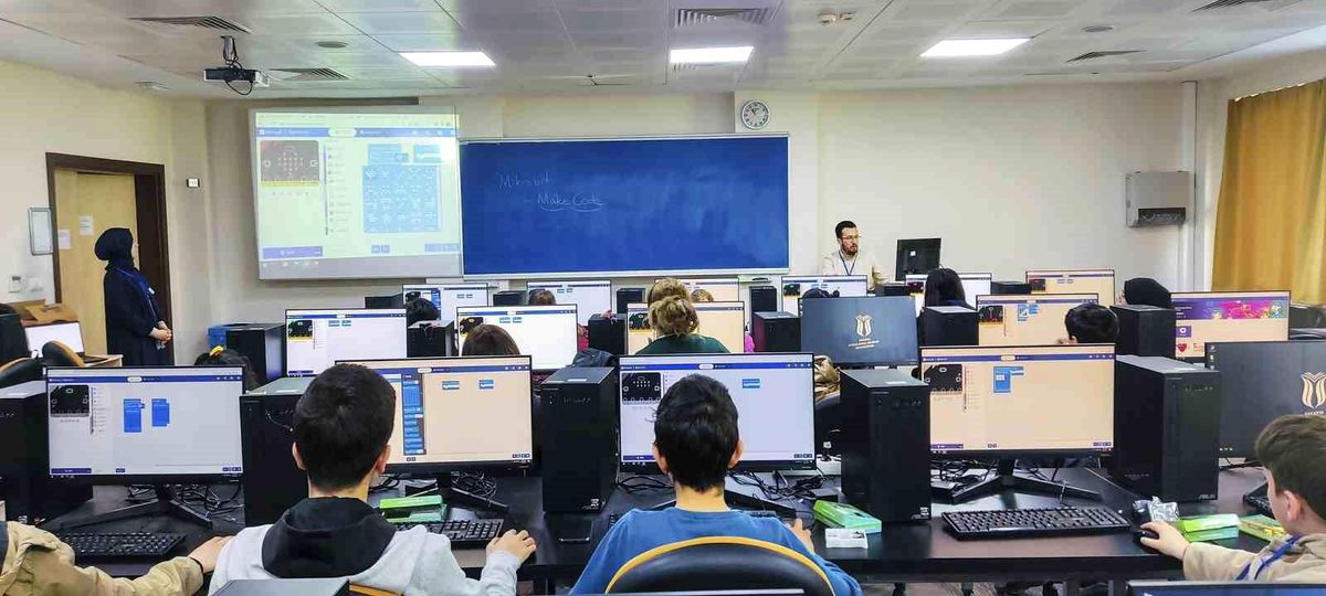 SUBÜ\'de depremzede çocuklar robotik kodlamayı öğrendi