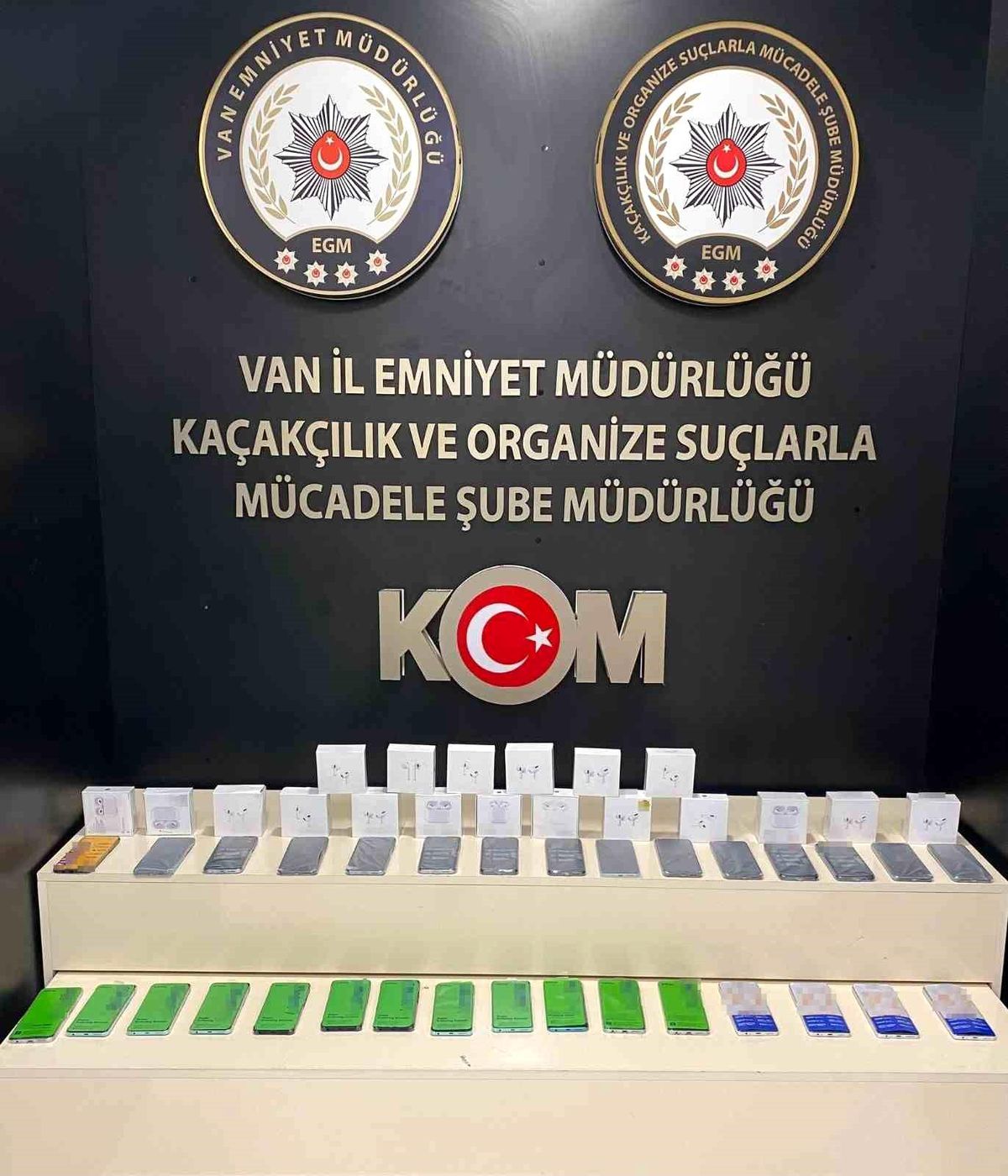 Van\'da 56 adet kaçak cep telefonu ele geçirildi