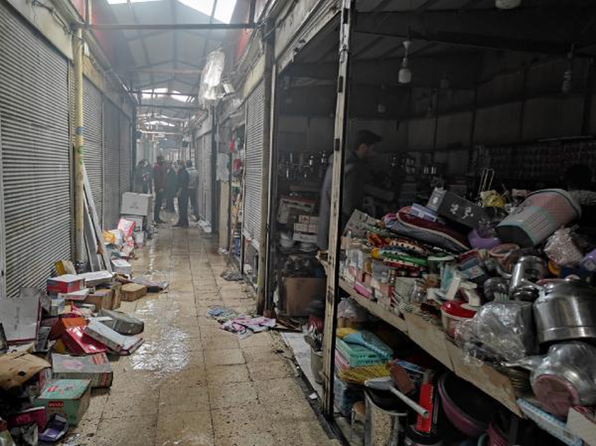 Van\'da, halk pazarında çıkan yangın, 2,5 saatte söndürüldü
