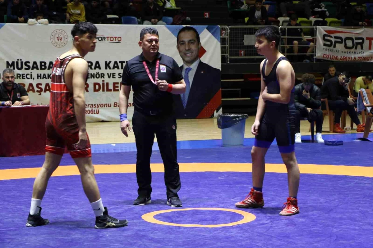 Yaşar Doğu 17 Yaş Altı Serbest Güreş Türkiye Şampiyonası, Samsun\'da başladı