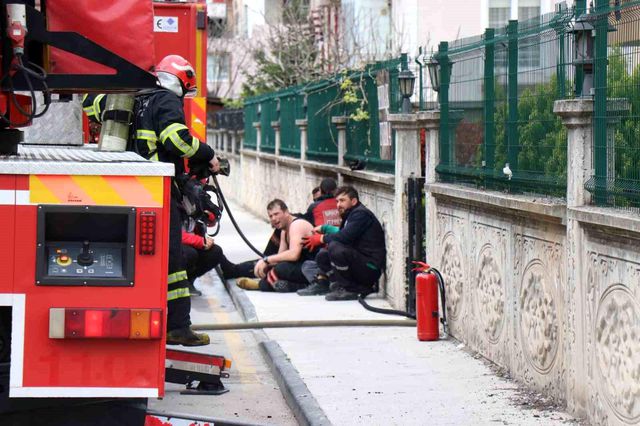 Alevlerin arasında kalan itfaiye eri hastanede hayatını kaybetti Alevlerin arasında kalan itfaiye eri hastanede hayatını kaybetti