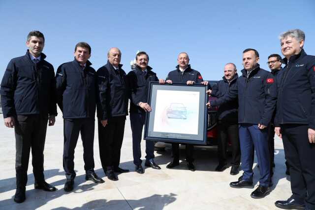 Anadolu renkli Togg, İlham Aliyev'e teslim edildi
