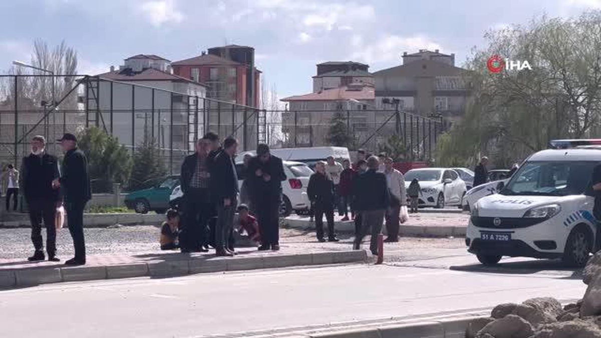 'Arsa benim' dedi, kum döktürüp yolu kapattı