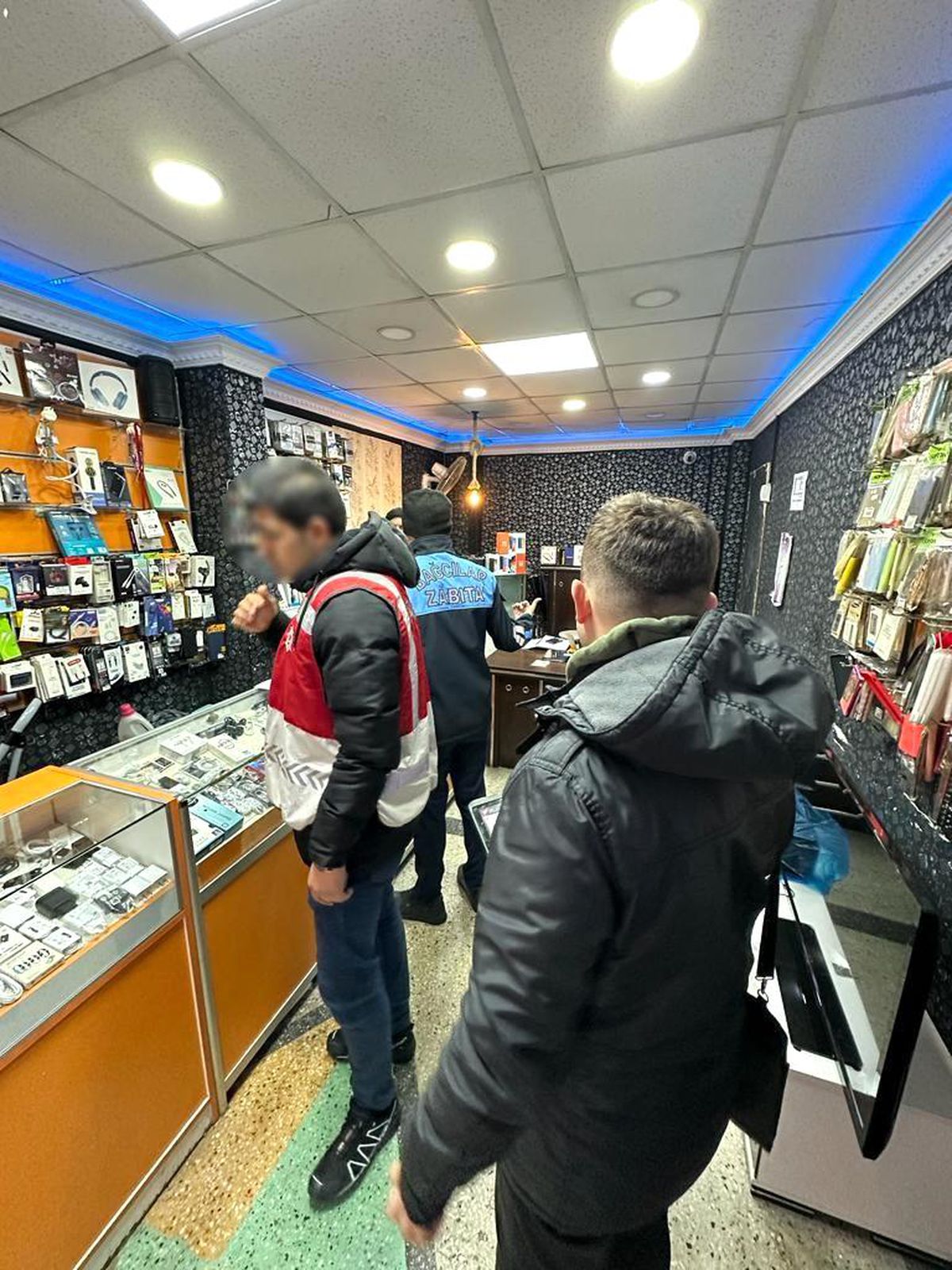 Bağcılar\'da yabancı dilde tabela denetimi: 958 bin 143 TL ceza kesildi, 6 yabancı uyruklu yakalandı