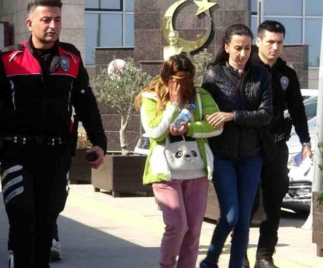 Balkona götürüp 'seni buradan atarım' diyen kocasını bıçakladı