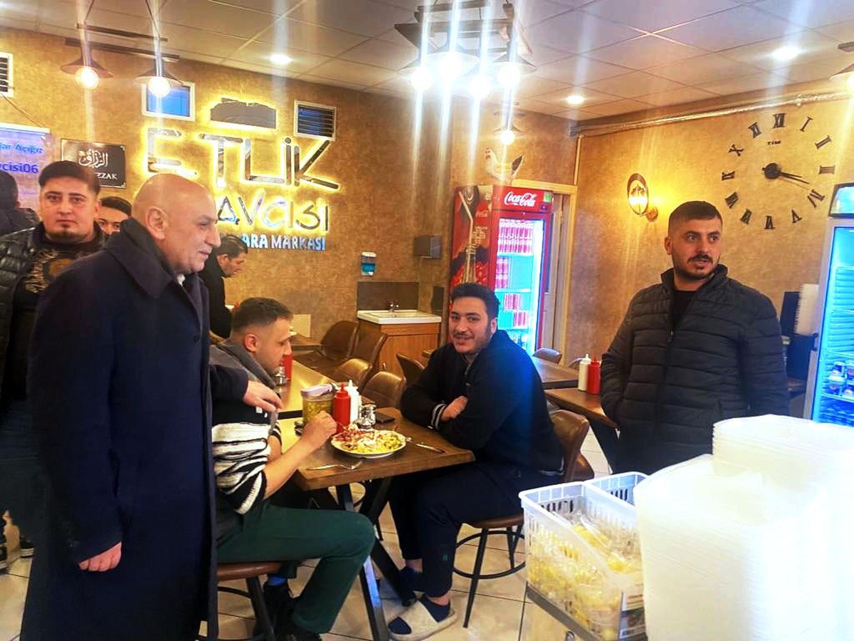 Başkan Altınok, sahurda esnafı ziyaret etti