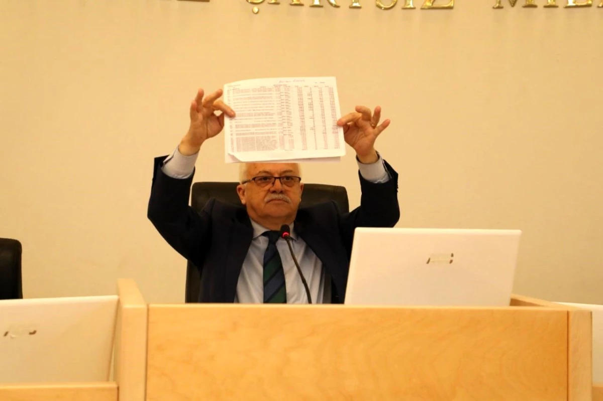 Burhaniye Belediye Meclisi\'nde 2022 faaliyet raporu onaylandı