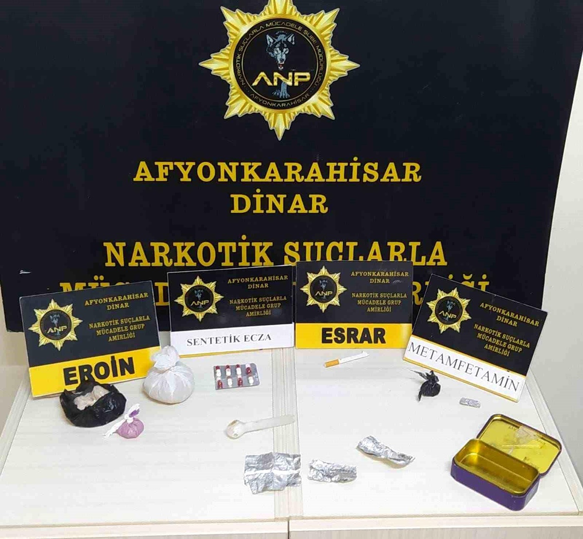 Durdurulan otomobil zehir deposu çıktı