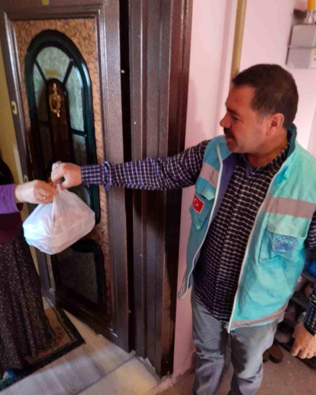 Elazığ Belediyesi ihtiyaç sahiplerini yalnız bırakmıyor
