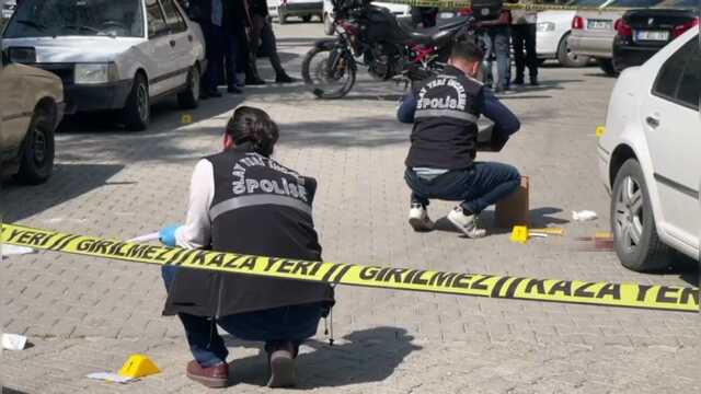 Genç kadının 'Namusumu temizledim' diyerek kayınbiraderini vurduğu anlar kamerada Genç kadının 'Namusumu temizledim' diyerek kayınbiraderini vurduğu anlar kamerada