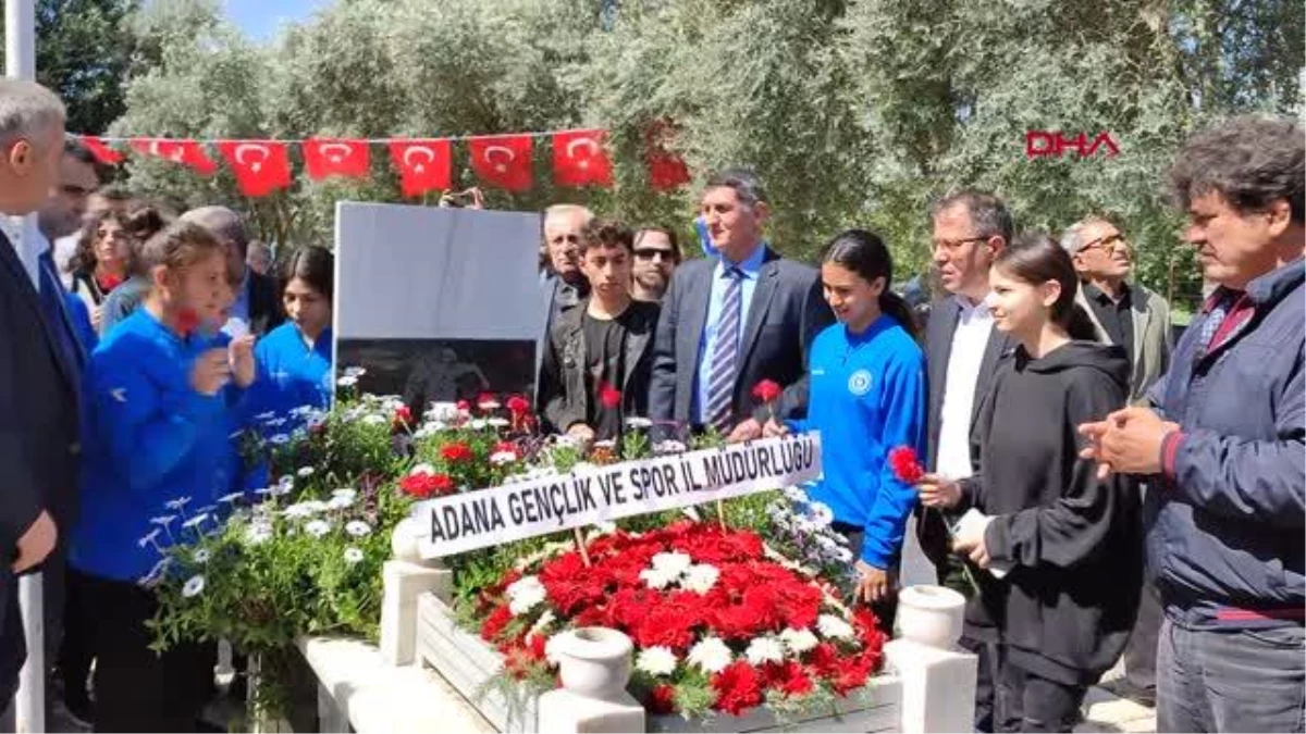 İSMET ATLI MEZARI BAŞINDA ANILDI ADANA\'nın Kozan ilçesinde Dünya ve Olimpiyat şampiyonu milli güreşçi İsmet Atlı, vefatının 9\'uncu yılında mezarı...