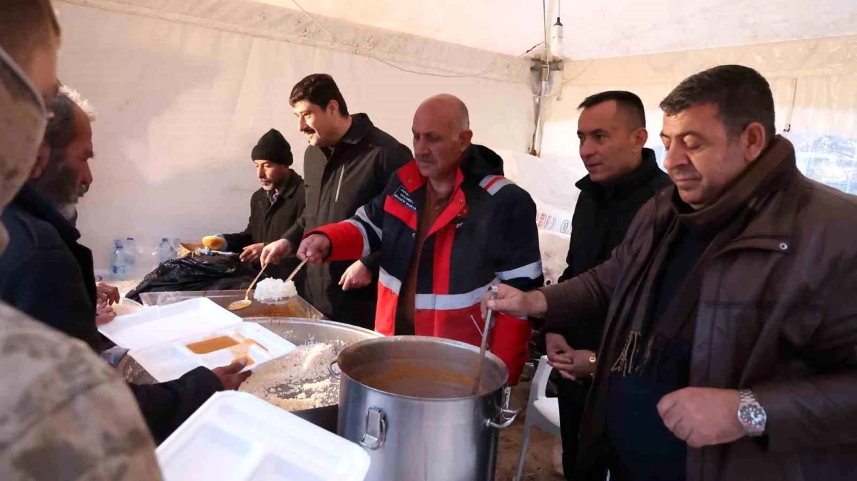 Kahramankazan Belediyesi Doğanşehir\'de iftar çadırı kurdu
