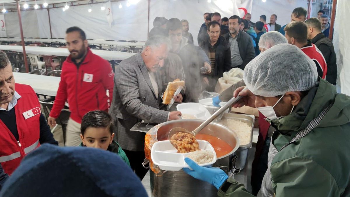 Kızılay Hakkari\'de iftar çadırı açtı